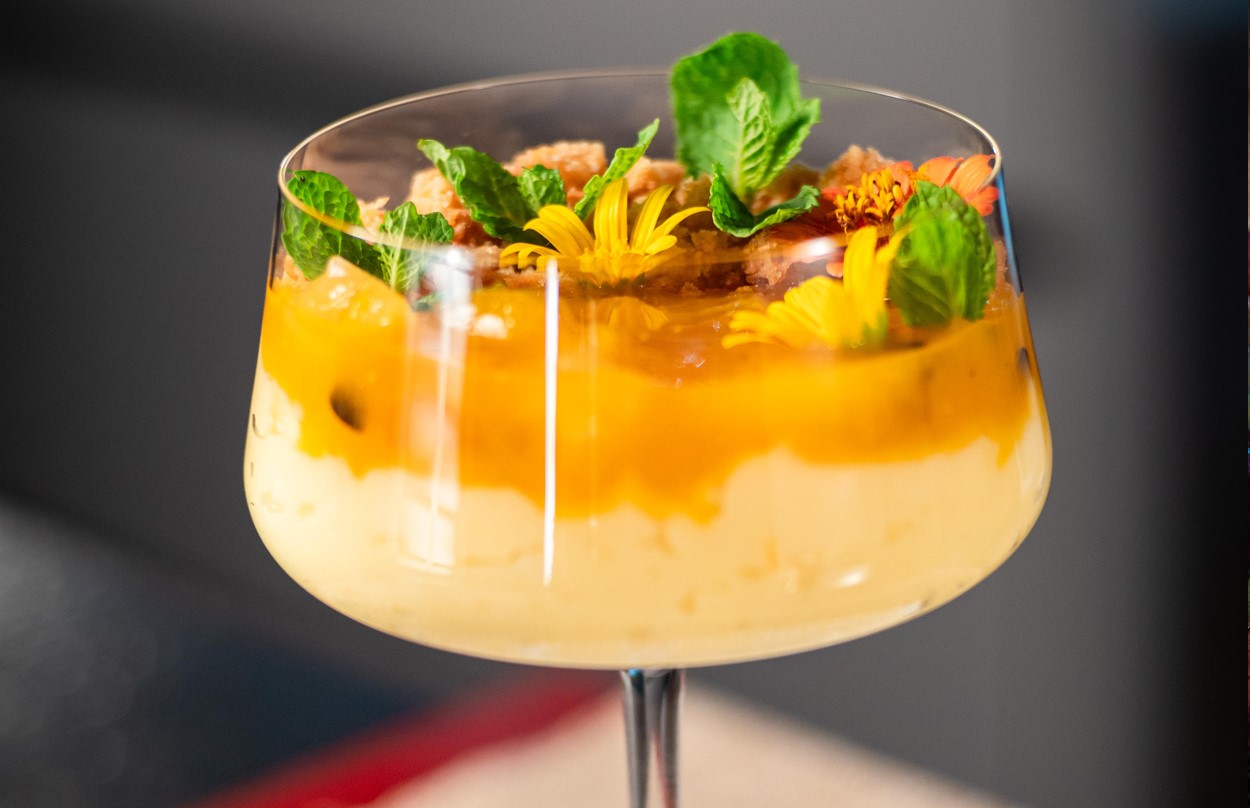 Verrine de frutas amarelas e coco