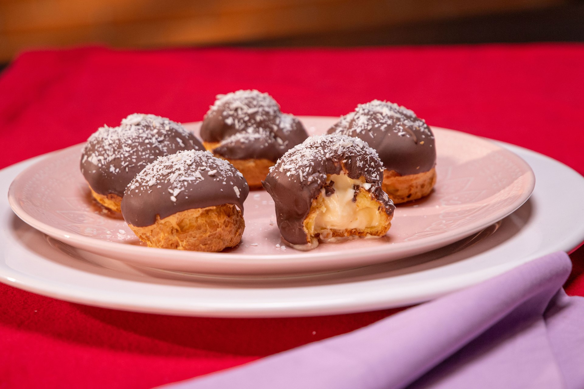 Profiteroles com creme légère de leite de coco